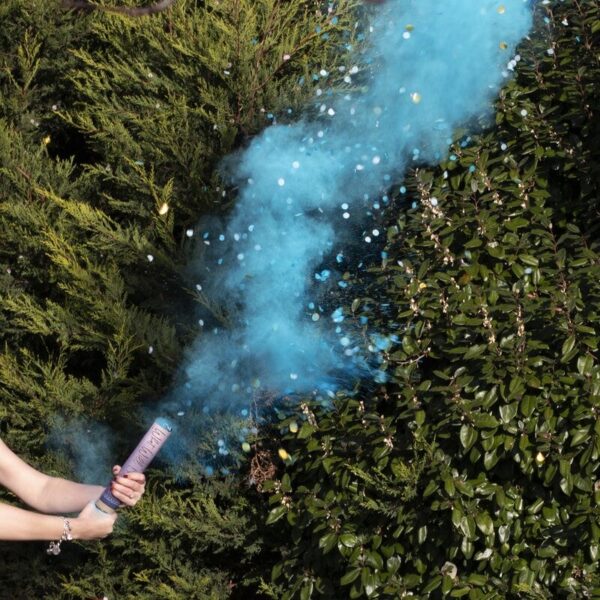 1_gr-133_blue_gender_reveal_smoke_cannon_with_confetti_v2-min_1