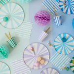 8 Piattini con Strisce Bianche e Verde Menta