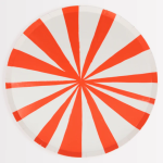 8 Piatti con Strisce Colori Misti