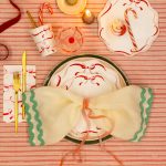 8 Piatti Bianchi con Fiocco Rosso e Rosa