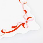 16 Tovaglioli Bianchi con Fiocco Rosso e Rosa